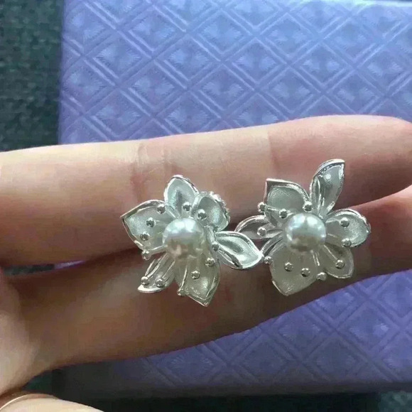 Vintage Style Lotus Stud Earrings With Pearl - Picture 1 of 8